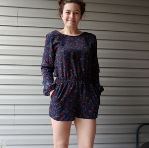 Long sleeve short floral romper, small